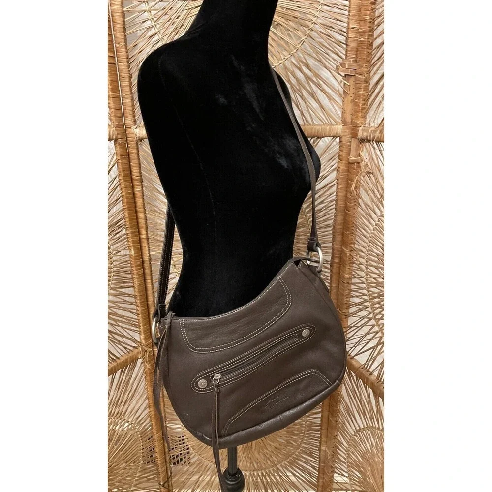 Stone Mountain Womens Crescent‎ Hobo Shoulder Bag Brown Leather Fringe Accents